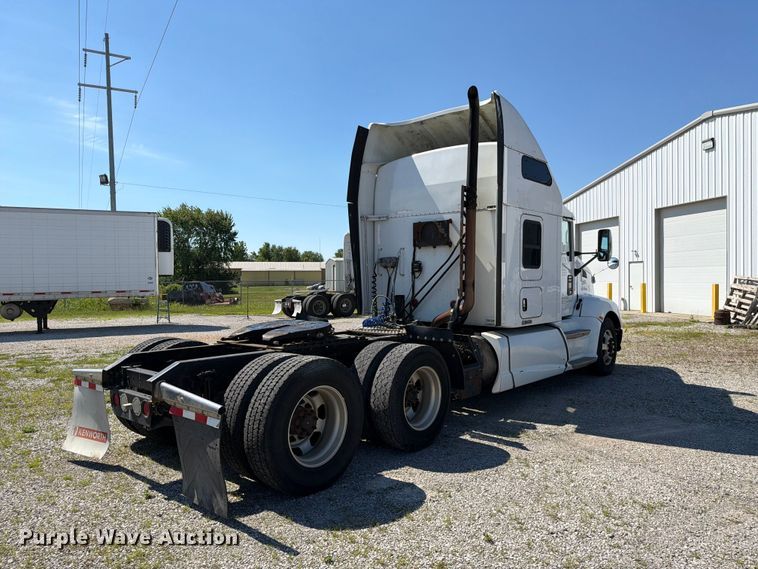 image for item FC3180 2012 Kenworth T660 semi truck