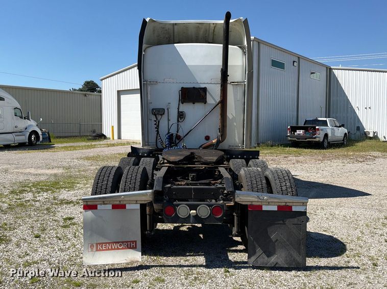 image for item FC3180 2012 Kenworth T660 semi truck
