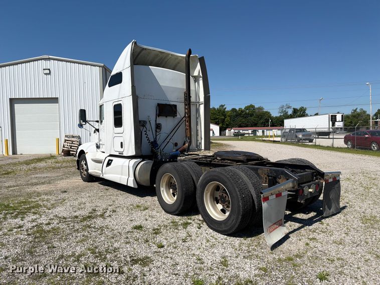 image for item FC3180 2012 Kenworth T660 semi truck