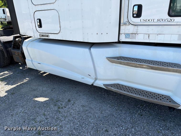 image for item FC3180 2012 Kenworth T660 semi truck