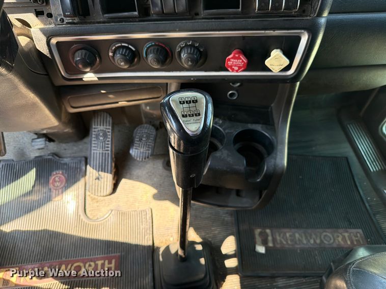 image for item FC3180 2012 Kenworth T660 semi truck