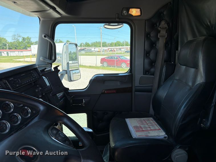 image for item FC3180 2012 Kenworth T660 semi truck