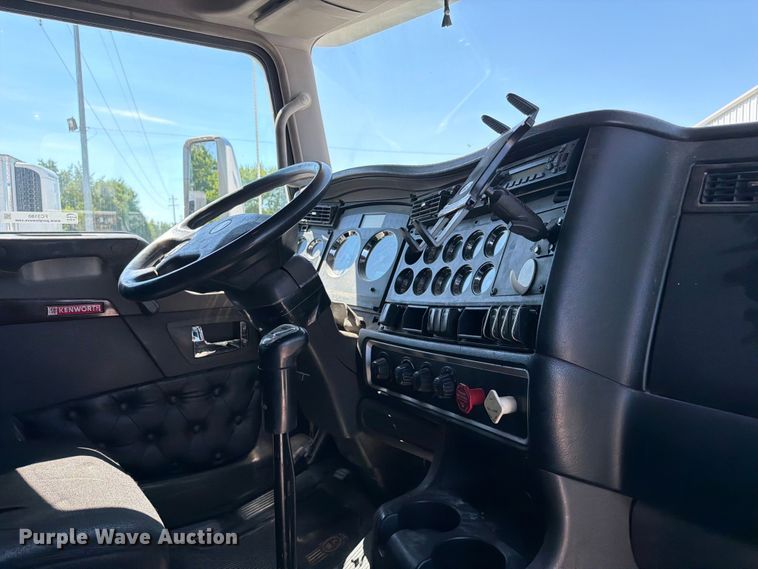 image for item FC3180 2012 Kenworth T660 semi truck