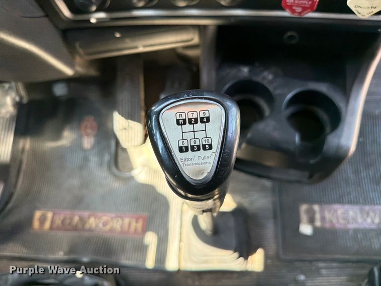 image for item FC3180 2012 Kenworth T660 semi truck