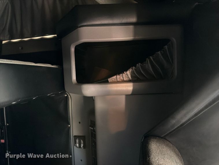 image for item FC3180 2012 Kenworth T660 semi truck