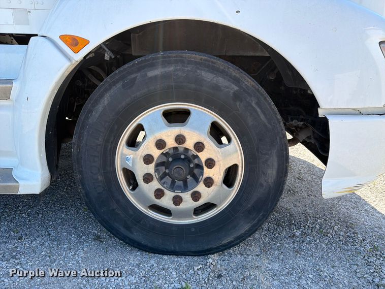 image for item FC3180 2012 Kenworth T660 semi truck