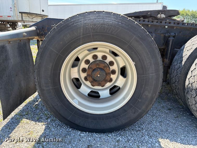 image for item FC3180 2012 Kenworth T660 semi truck