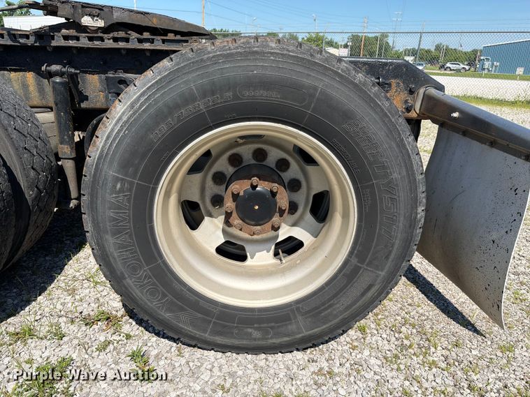 image for item FC3180 2012 Kenworth T660 semi truck
