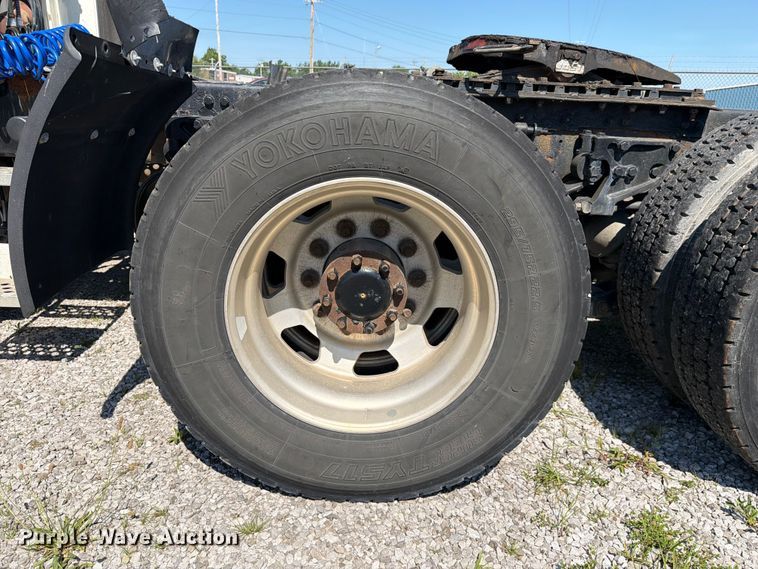 image for item FC3180 2012 Kenworth T660 semi truck