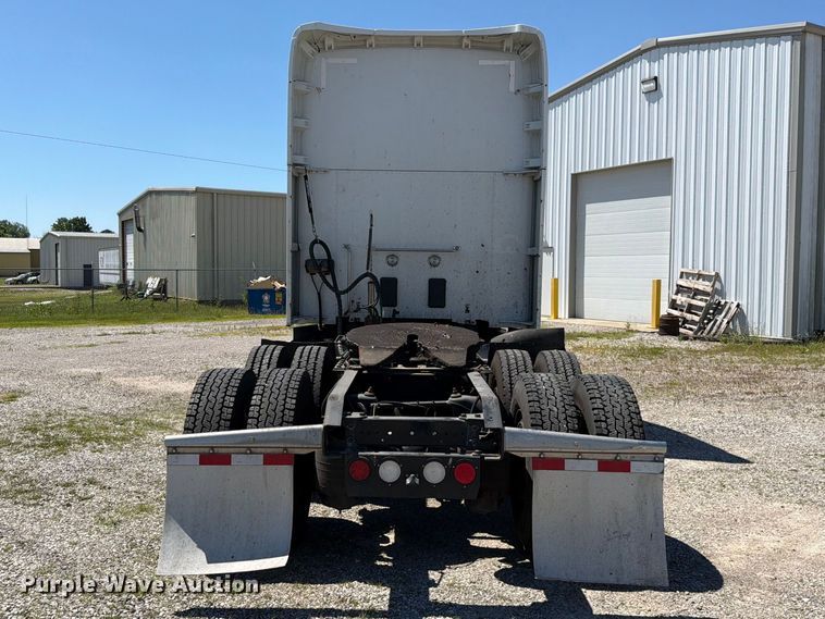 image for item FC3183 2017 Kenworth T680 semi truck