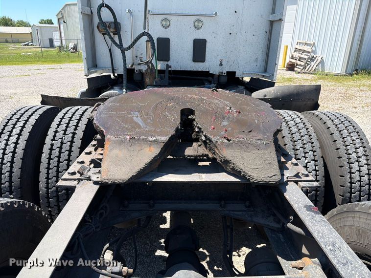 image for item FC3183 2017 Kenworth T680 semi truck