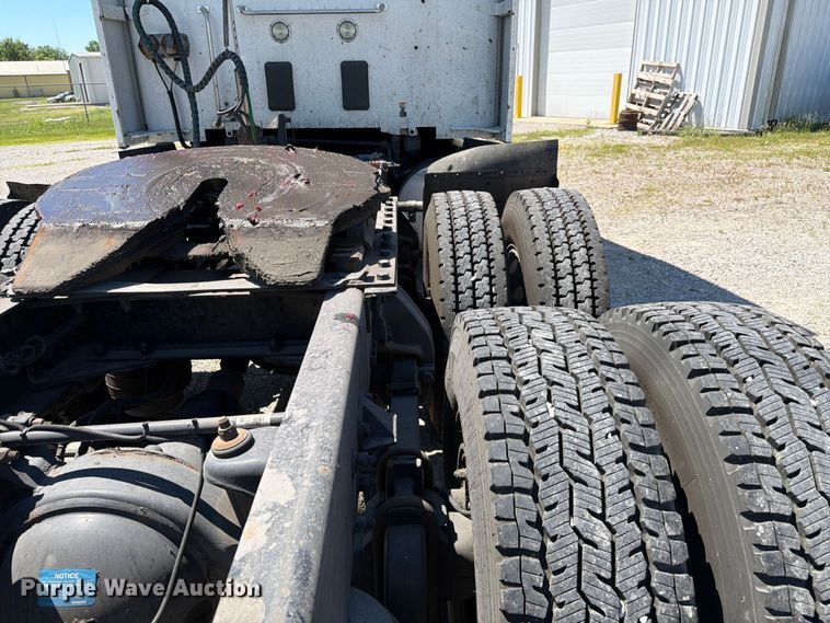image for item FC3183 2017 Kenworth T680 semi truck