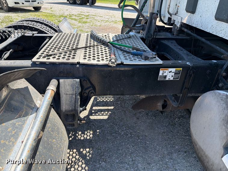 image for item FC3183 2017 Kenworth T680 semi truck