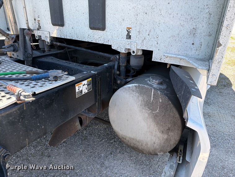 image for item FC3183 2017 Kenworth T680 semi truck