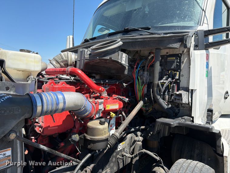 image for item FC3183 2017 Kenworth T680 semi truck