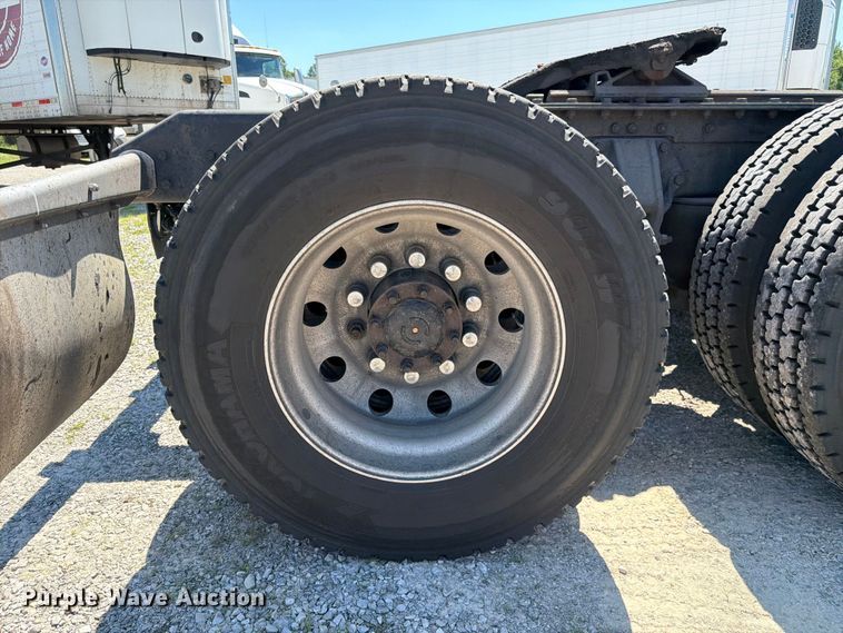 image for item FC3183 2017 Kenworth T680 semi truck