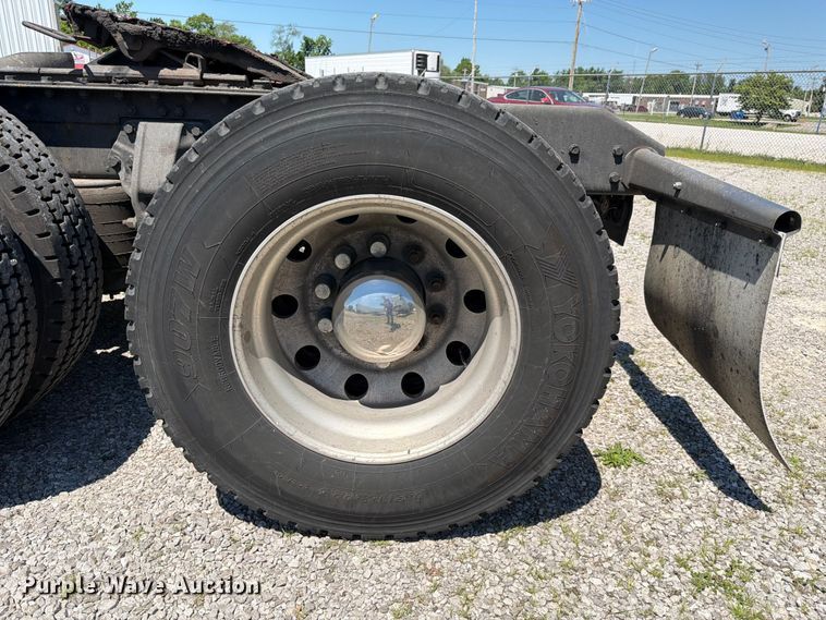 image for item FC3183 2017 Kenworth T680 semi truck