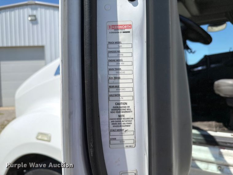 image for item FC3183 2017 Kenworth T680 semi truck