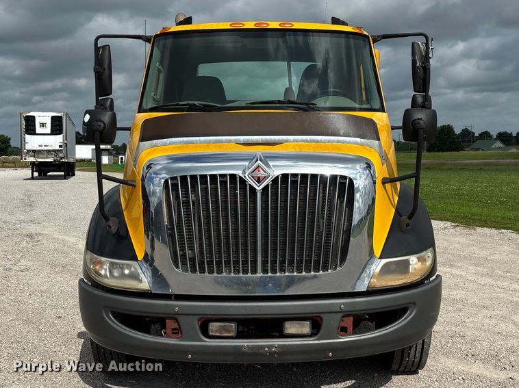 image for item FG0460 2012 International 8600 semi truck