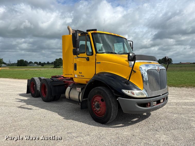 image for item FG0460 2012 International 8600 semi truck