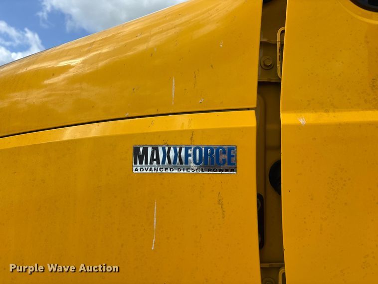 image for item FG0460 2012 International 8600 semi truck