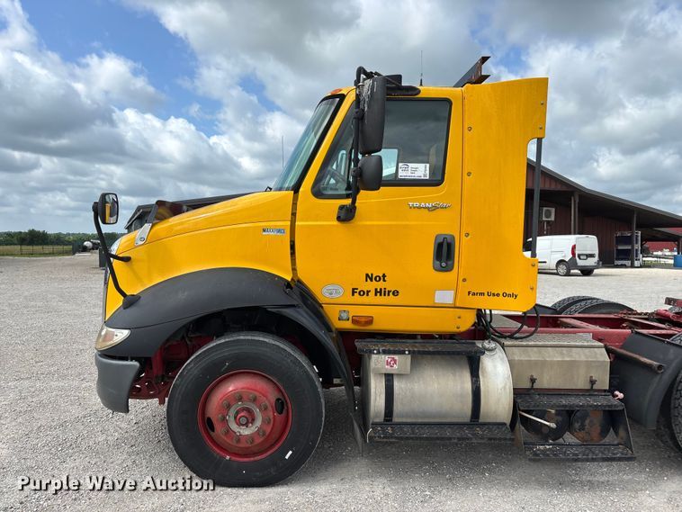 image for item FG0460 2012 International 8600 semi truck