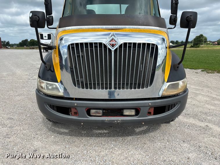 image for item FG0460 2012 International 8600 semi truck