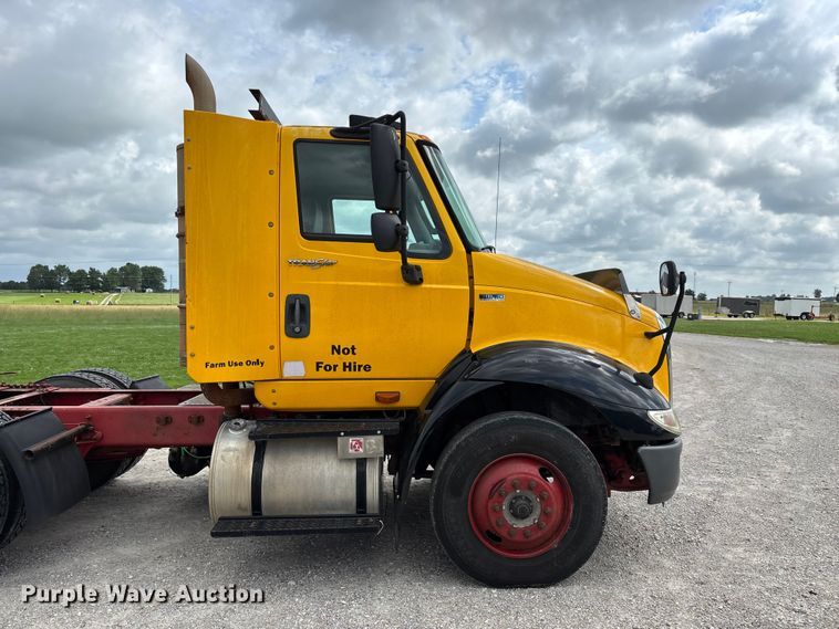 image for item FG0460 2012 International 8600 semi truck