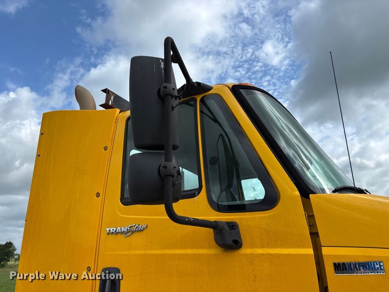 image for item FG0460 2012 International 8600 semi truck