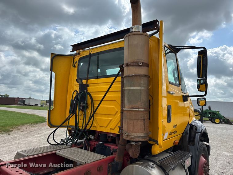 image for item FG0460 2012 International 8600 semi truck
