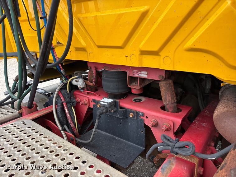 image for item FG0460 2012 International 8600 semi truck