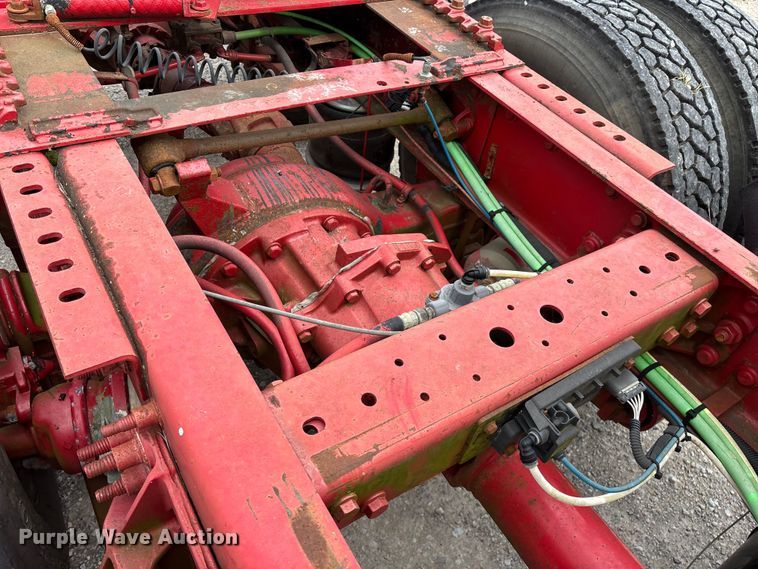 image for item FG0460 2012 International 8600 semi truck