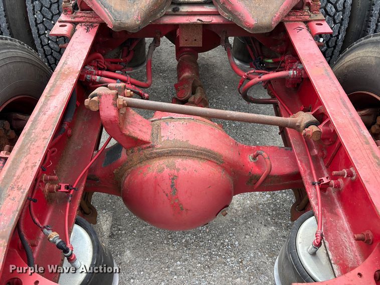 image for item FG0460 2012 International 8600 semi truck