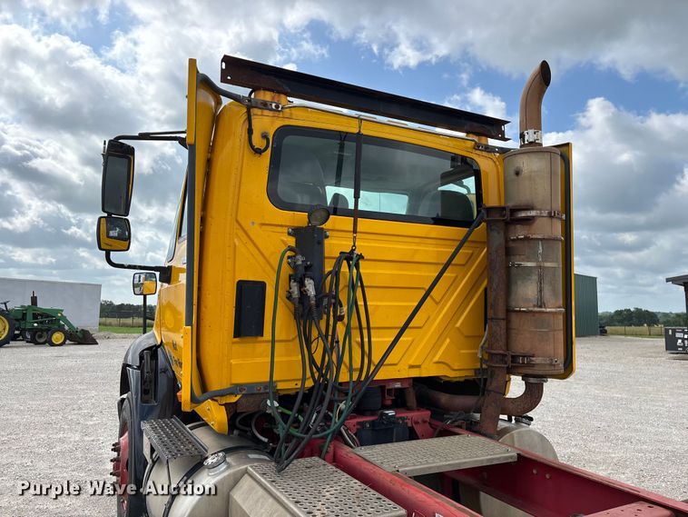 image for item FG0460 2012 International 8600 semi truck
