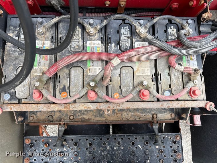 image for item FG0460 2012 International 8600 semi truck