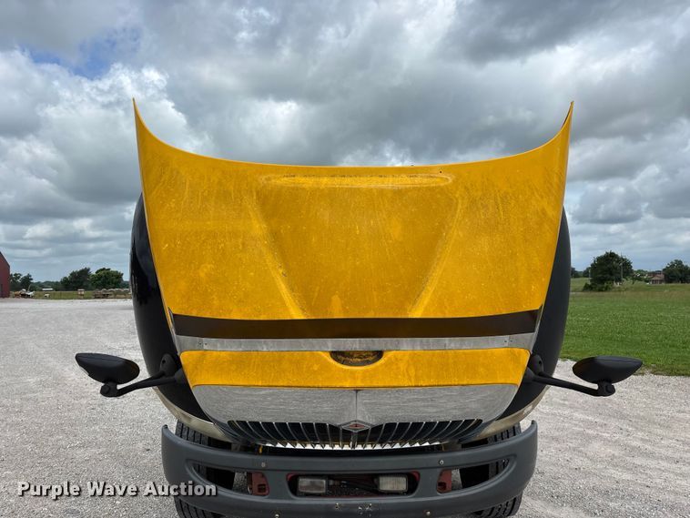 image for item FG0460 2012 International 8600 semi truck