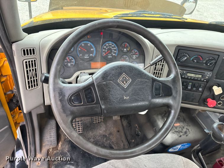 image for item FG0460 2012 International 8600 semi truck