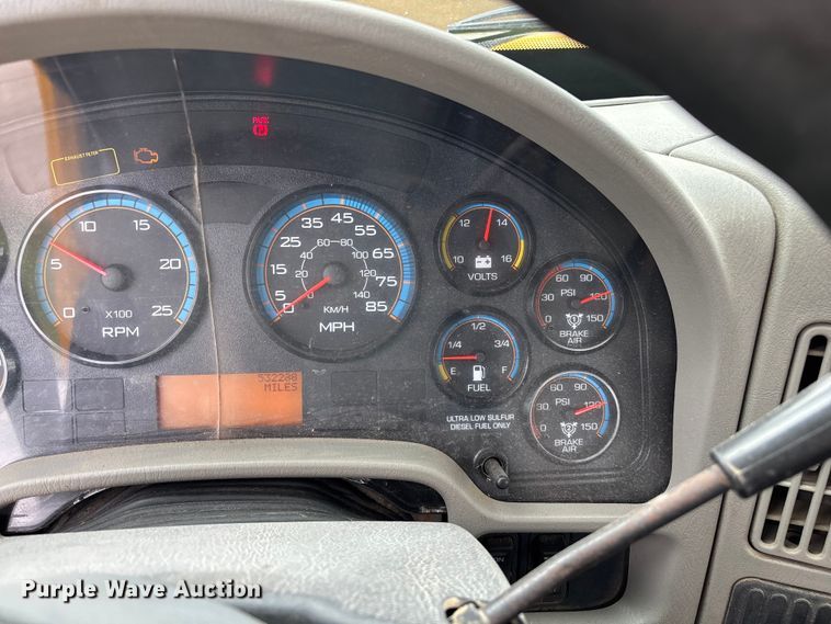 image for item FG0460 2012 International 8600 semi truck