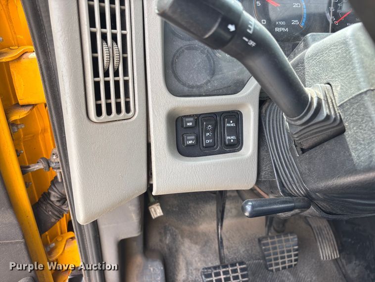 image for item FG0460 2012 International 8600 semi truck