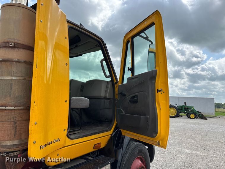 image for item FG0460 2012 International 8600 semi truck