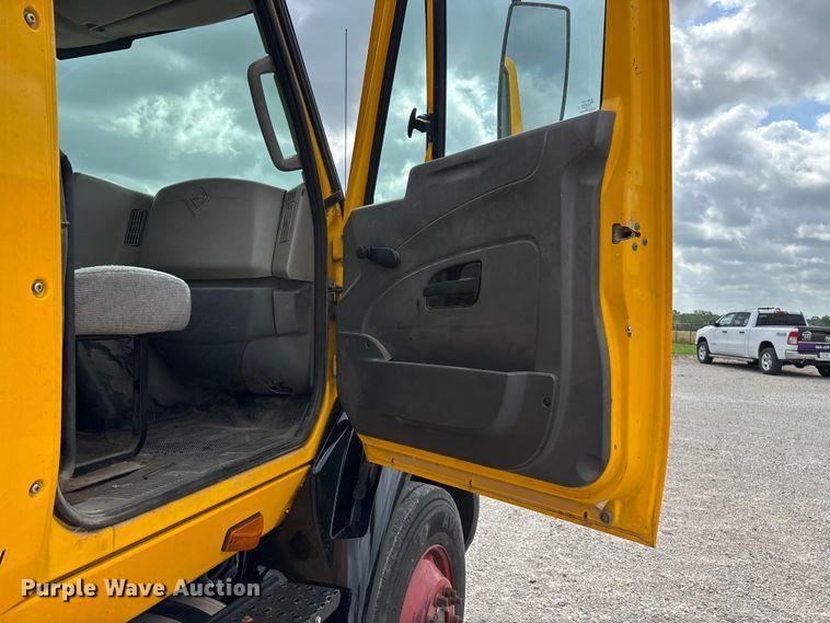 image for item FG0460 2012 International 8600 semi truck
