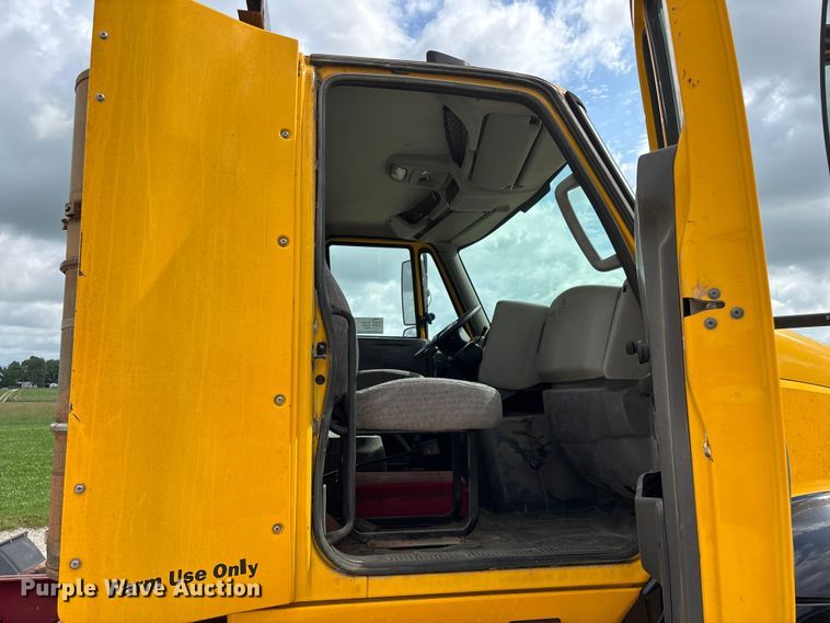 image for item FG0460 2012 International 8600 semi truck