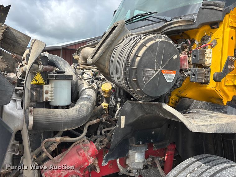 image for item FG0460 2012 International 8600 semi truck