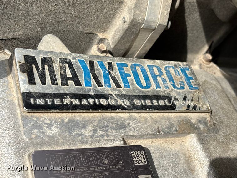 image for item FG0460 2012 International 8600 semi truck