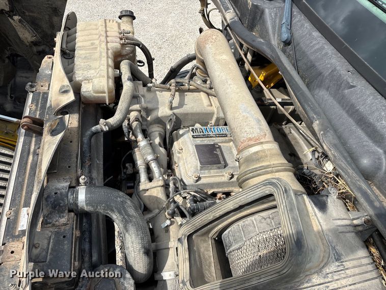 image for item FG0460 2012 International 8600 semi truck