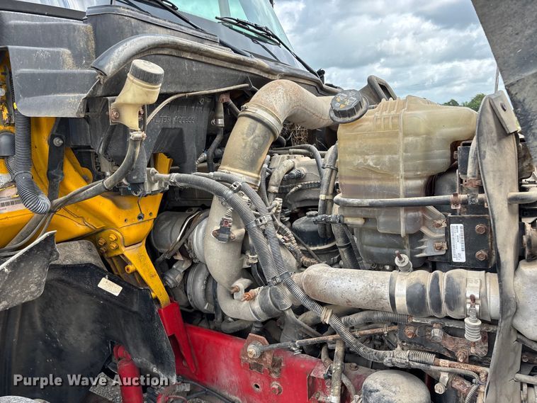 image for item FG0460 2012 International 8600 semi truck