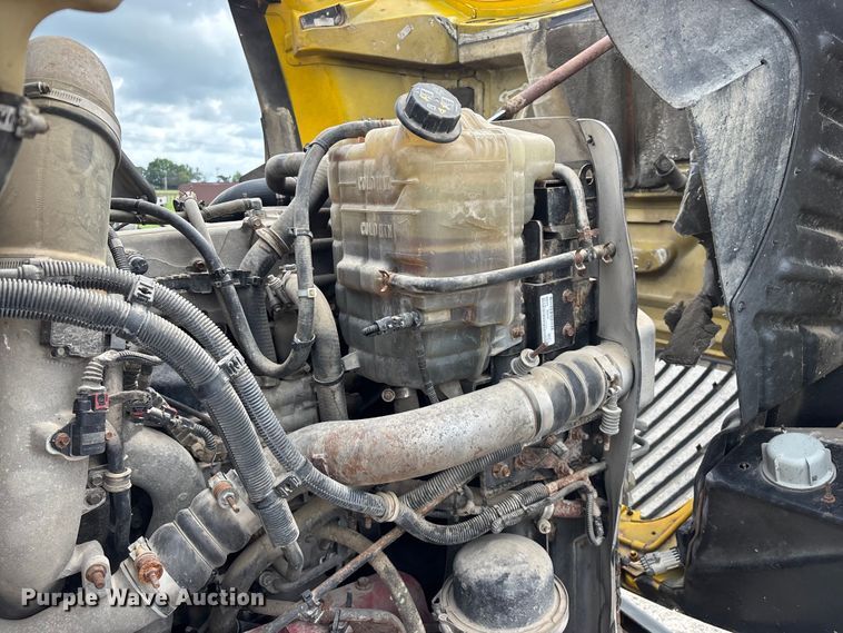 image for item FG0460 2012 International 8600 semi truck