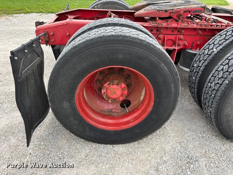 image for item FG0460 2012 International 8600 semi truck
