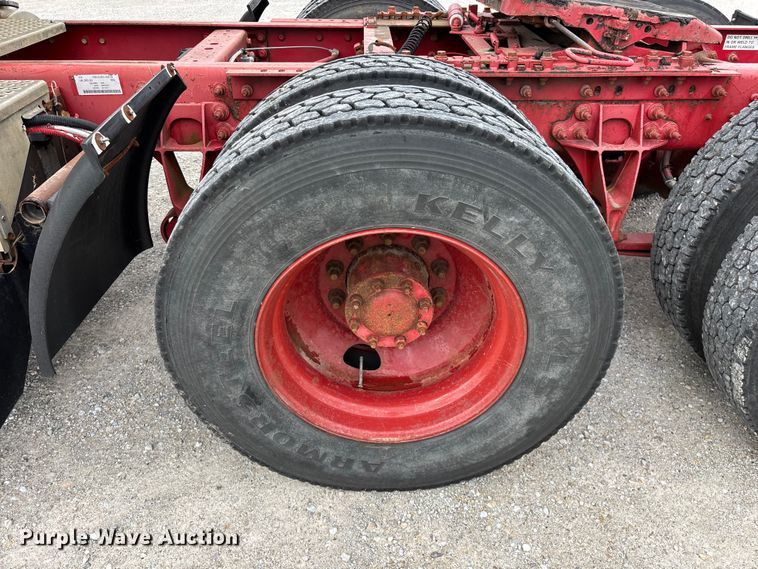 image for item FG0460 2012 International 8600 semi truck
