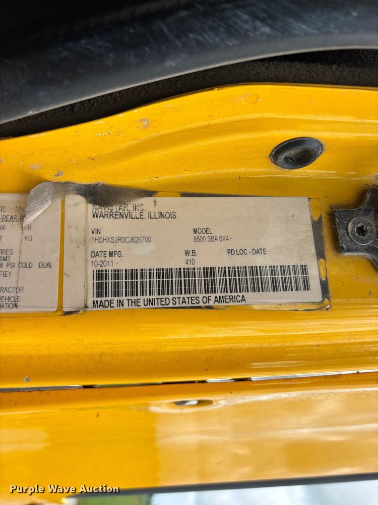 image for item FG0460 2012 International 8600 semi truck